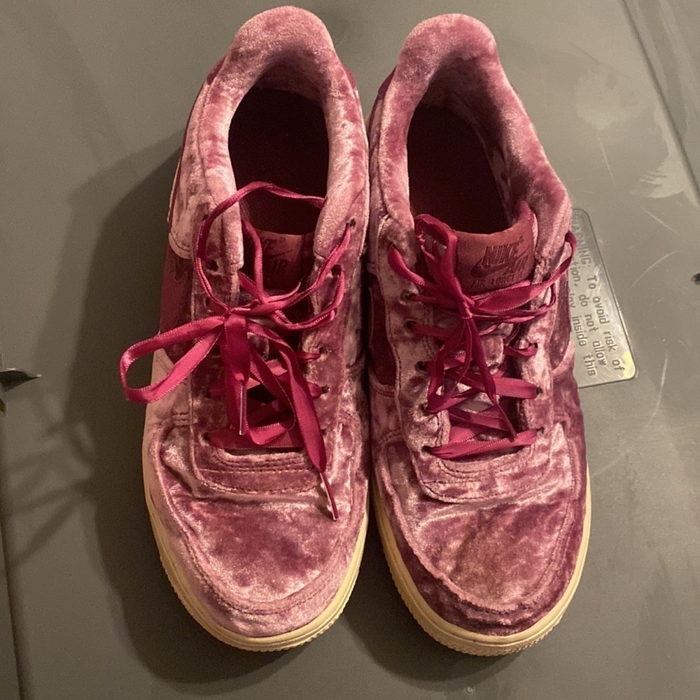 Euc Nike Air Force 1 6.5 Youth Low Pink Purple Crushed Velvet Shoes Womens - Picture 9 of 15
